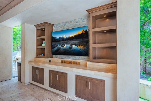 6561 Horseshoe Lane, Huntington Beach CA: https://media.crmls.org/medias/c845cffd-60e9-45f7-8766-1e23abaec0c4.jpg