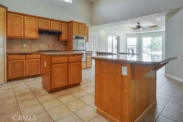 12771 Elm Street, Oak Hills CA: https://media.crmls.org/medias/c8464649-c23a-485a-a109-bdb97fadf93d.jpg