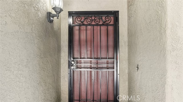 6816 Alondra Boulevard, Paramount CA: https://media.crmls.org/medias/c84675b3-4729-4821-81ac-236ae53e8189.jpg