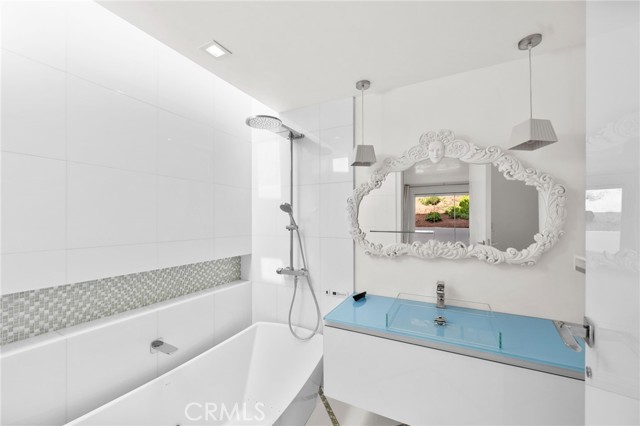 1046 N Hillcrest Road, Beverly Hills CA: https://media.crmls.org/medias/c846ec57-1bfc-4e15-a9ed-c42bd498a4f3.jpg
