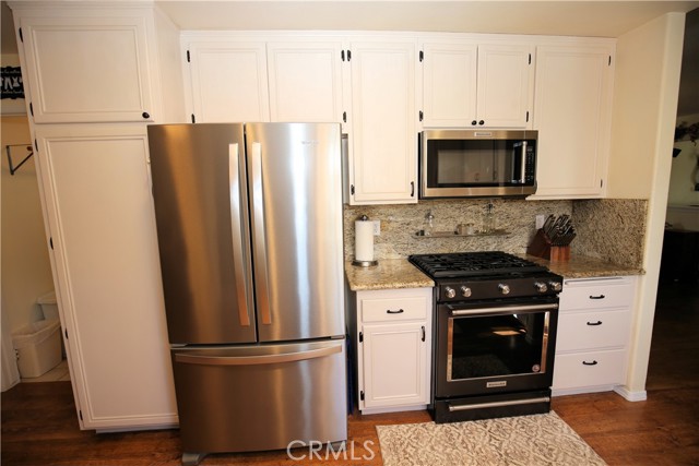 Detail Gallery Image 12 of 37 For 171 Bridgegate Ln, Paso Robles,  CA 93446 - 4 Beds | 3 Baths