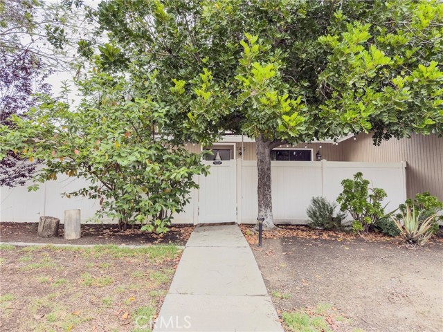 25755 Via Lomas, Laguna Hills CA: https://media.crmls.org/medias/c8498312-2ca2-4a06-a3a8-046a0dc8a0c4.jpg