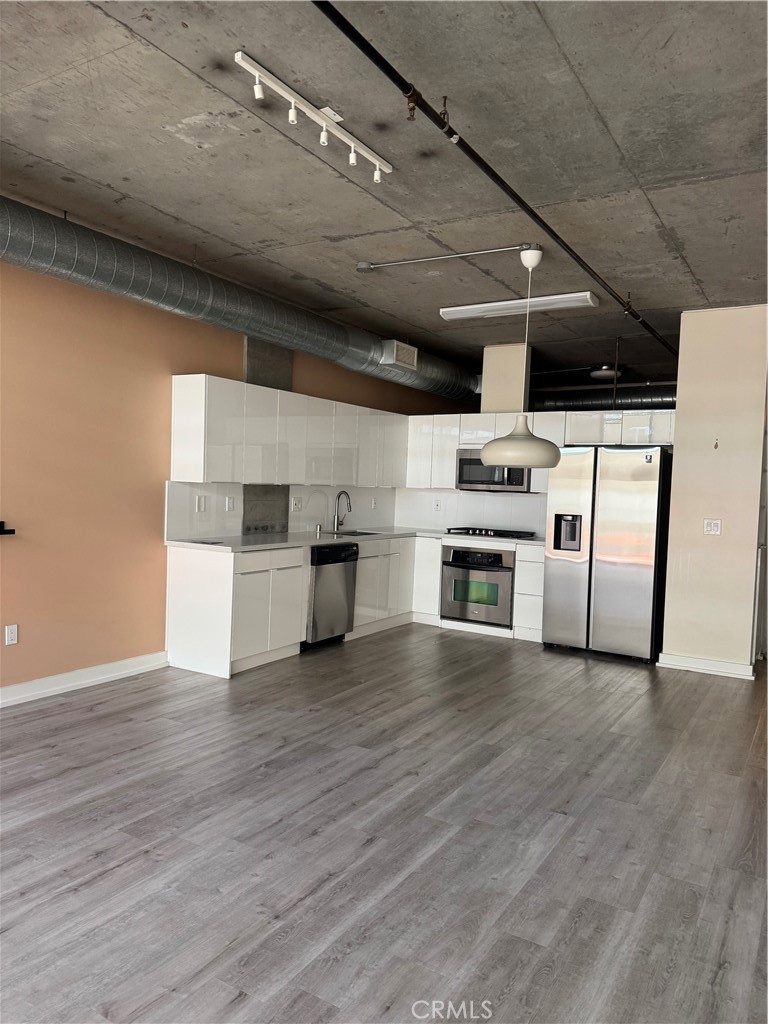 645 W 9th Street #337