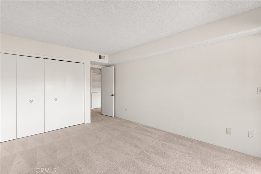 https://media.crmls.org/medias/c84a0b4f-d608-473b-80f3-caa3d6230bc8.jpg?preset=X-Large