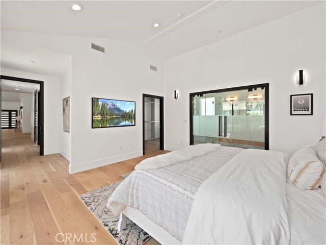 5702 Lubao Avenue, Woodland Hills CA: https://media.crmls.org/medias/c84a48b4-8ce7-4581-9da7-0f4833795f2d.jpg