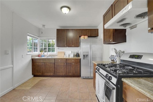 Detail Gallery Image 9 of 19 For 1303 1305 E Kingsley Ave, Pomona,  CA 91767 - 4 Beds | 2 Baths