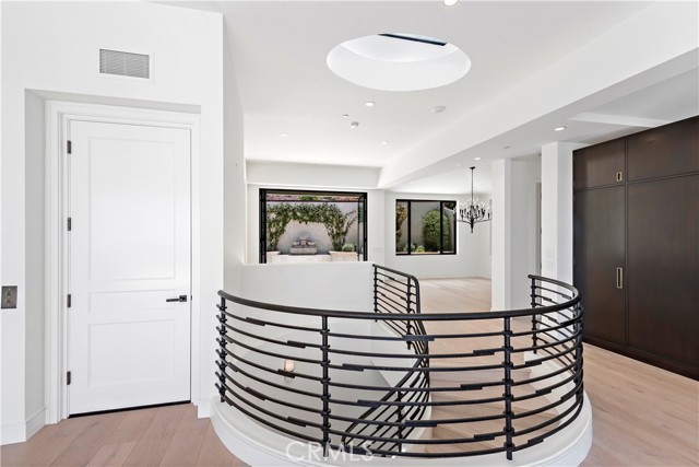Detail Gallery Image 33 of 64 For 2340 Crestview Dr, Laguna Beach,  CA 92651 - 4 Beds | 5/1 Baths