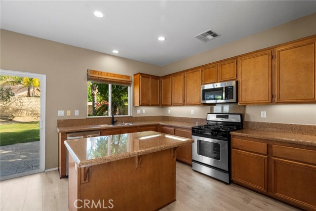 19316 Sidani Lane, Saugus CA: https://media.crmls.org/medias/c84c1c0f-1db2-4e2d-92cc-d9e726ff2392.jpg