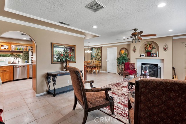 Detail Gallery Image 7 of 58 For 18351 Winnetka Rd, Apple Valley,  CA 92307 - 3 Beds | 2 Baths