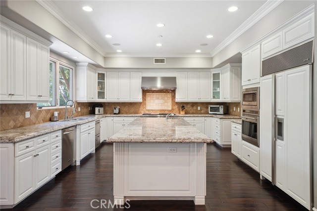 23115 Erwin Street, Woodland Hills CA: https://media.crmls.org/medias/c84ce837-51a3-480f-8867-0ab1607691d5.jpg
