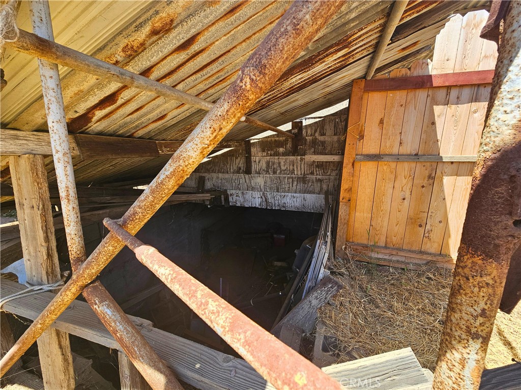 https://media.crmls.org/medias/c84d1a18-a738-4773-9f4f-74a423de07bb.jpg?preset=X-Large