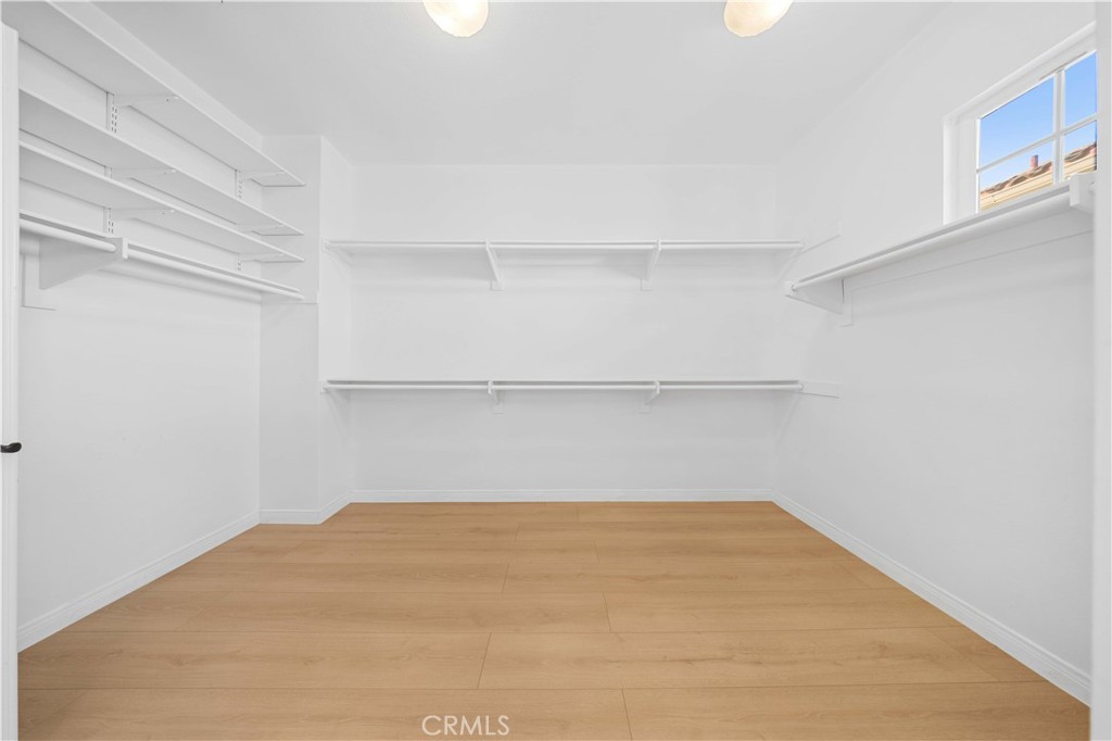 https://media.crmls.org/medias/c84d31d6-0c2d-41aa-a3b6-e4398b034459.jpg?preset=X-Large