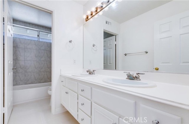 Detail Gallery Image 16 of 19 For 5432 Wrench Ct, Lakewood,  CA 90712 - 4 Beds | 3 Baths