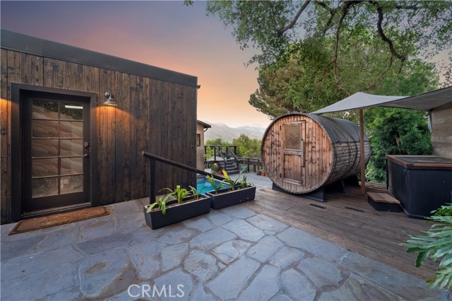 19778 Grand View Drive, Topanga CA: https://media.crmls.org/medias/c84d72e7-692f-4173-aeb5-2308d0a9c67a.jpg