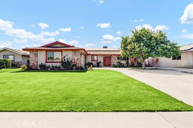 355 Kenwood Drive, Lemoore CA: https://media.crmls.org/medias/c84d738b-6a40-4366-8abe-826d4e5983f6.jpg
