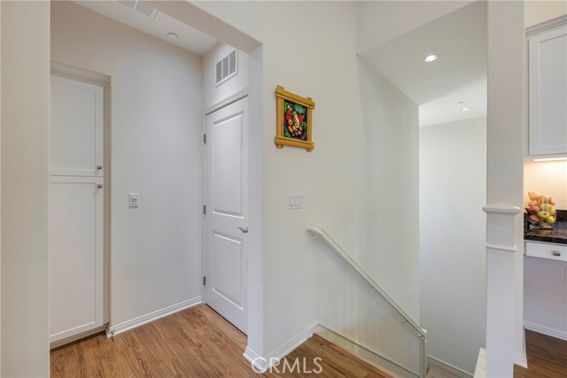 Detail Gallery Image 6 of 45 For 130 Overbrook, Irvine,  CA 92620 - 2 Beds | 2 Baths