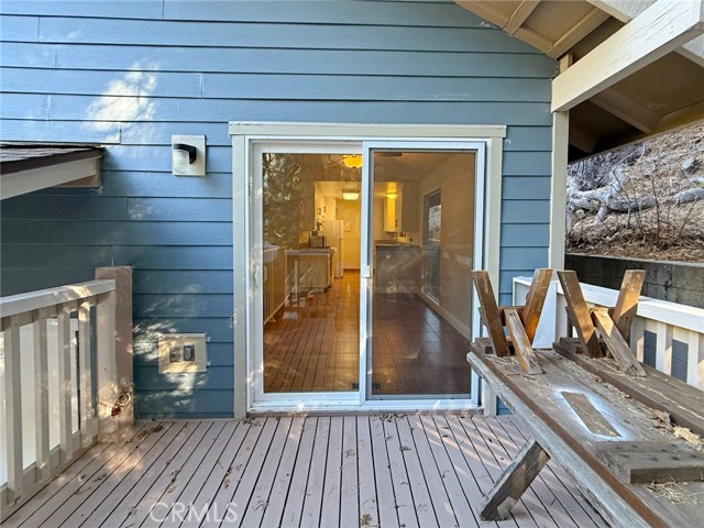 Detail Gallery Image 3 of 8 For 313 Canyon Crest, Lake Arrowhead,  CA 92352 - 3 Beds | 2 Baths