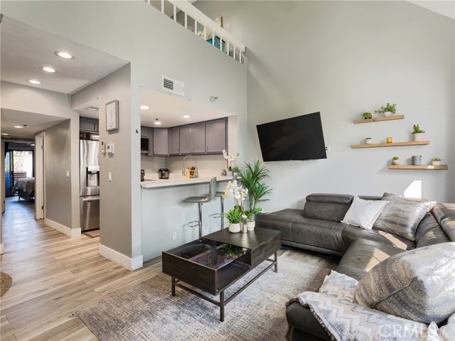 Detail Gallery Image 3 of 33 For 730 W 4th St #418,  Long Beach,  CA 90802 - 2 Beds | 2 Baths