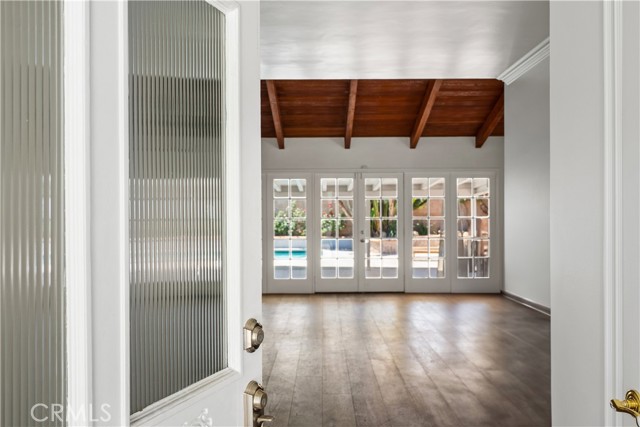 Detail Gallery Image 3 of 39 For 23172 Gainford St, Woodland Hills,  CA 91364 - 3 Beds | 2/1 Baths