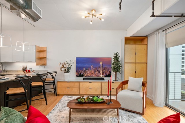 Detail Gallery Image 1 of 35 For 645 W 9th St #433,  Los Angeles,  CA 90015 - 1 Beds | 1 Baths