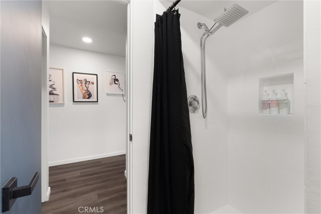 https://media.crmls.org/medias/c85051f4-e195-4528-8074-dcea1796a50d.jpg?preset=X-Large
