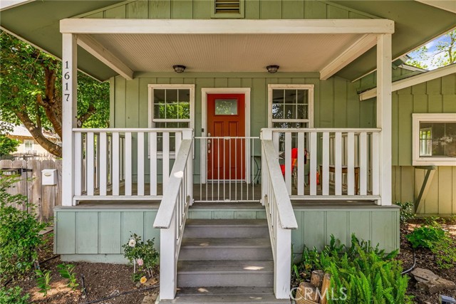 1617 Hemlock Street, Chico CA: https://media.crmls.org/medias/c850e3e1-a932-4ef2-ac01-2bb93bf92838.jpg