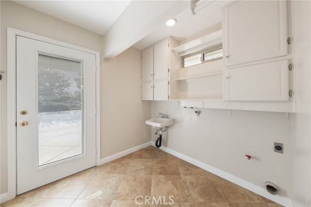 2501 Cliff Road, Upland CA: https://media.crmls.org/medias/c85143e9-b9e0-402e-a470-e07efb44a052.jpg