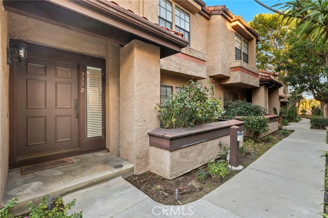 Detail Gallery Image 2 of 29 For 337 E Chapman, Placentia,  CA 92870 - 2 Beds | 2/1 Baths