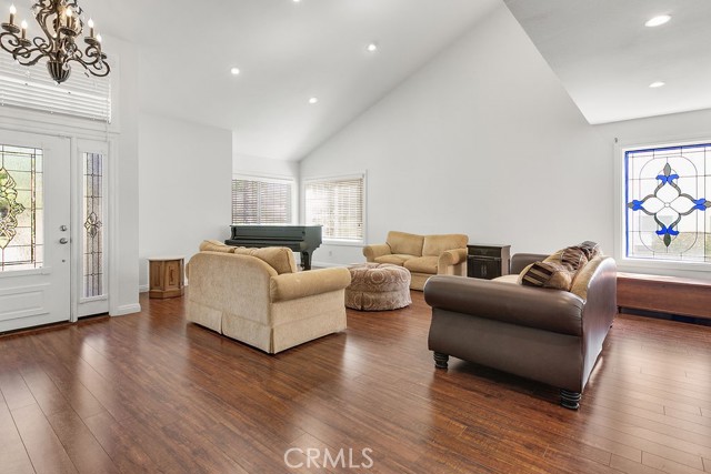 5335 Alfonso DR, Agoura Hills CA: https://media.crmls.org/medias/c85250b6-9d1c-4ab9-941f-63569b84e40d.jpg