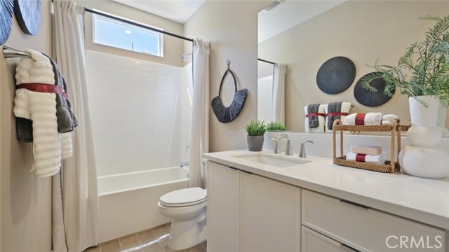 450 Loon, Irvine CA: https://media.crmls.org/medias/c85256b7-9aaa-4daa-9620-0758cffd298d.jpg