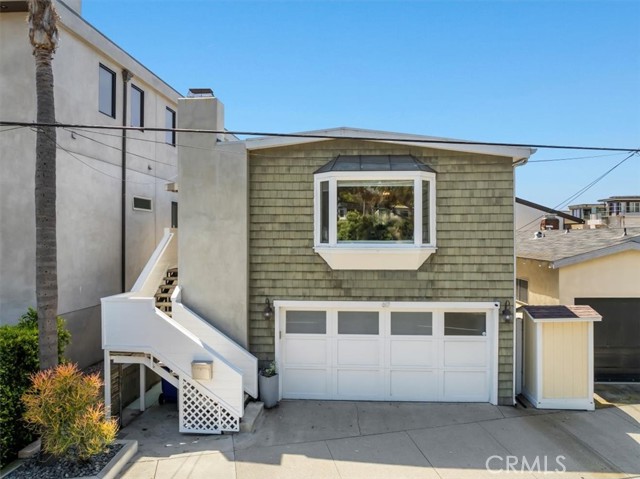 Detail Gallery Image 1 of 24 For 817 N Valley Dr, Manhattan Beach,  CA 90266 - 3 Beds | 2 Baths