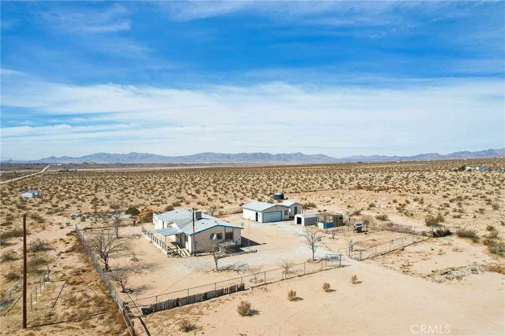 https://media.crmls.org/medias/c85345a0-b680-477d-9946-366af0a5afce.jpg?preset=X-Large