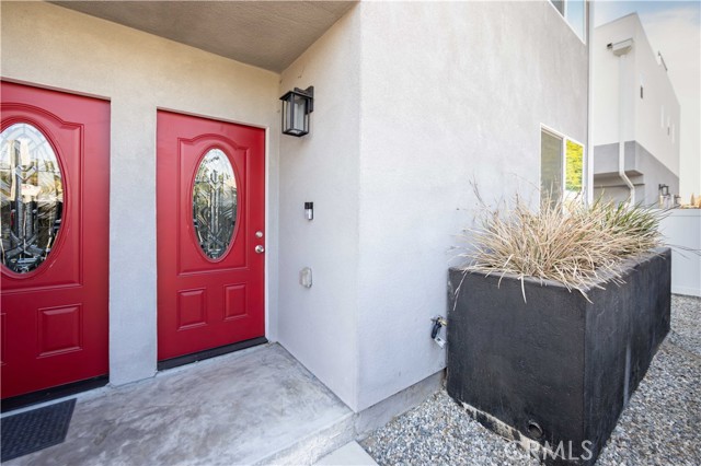 Detail Gallery Image 1 of 37 For 6919 S Menlo Ave, Los Angeles,  CA 90044 - 4 Beds | 4/1 Baths