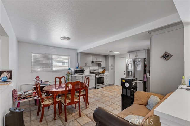 Detail Gallery Image 10 of 28 For 1062 Golden Rain St, Upland,  CA 91786 - 4 Beds | 2 Baths