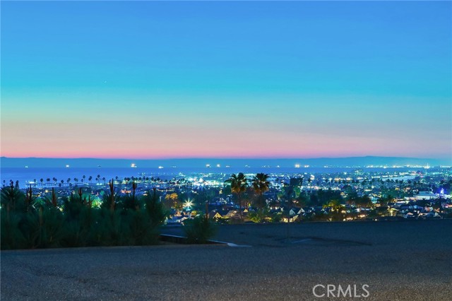 407 Mendoza Terrace, Corona del Mar CA: https://media.crmls.org/medias/c853dece-5ea8-4d5a-9576-f0a425f0decf.jpg