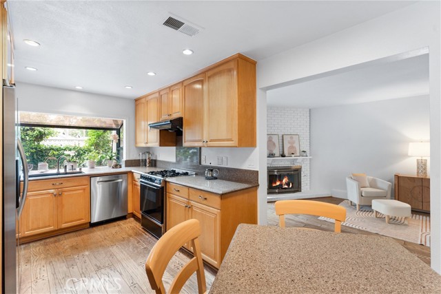 Detail Gallery Image 12 of 62 For 15 Firestone #4,  Irvine,  CA 92614 - 4 Beds | 2/1 Baths