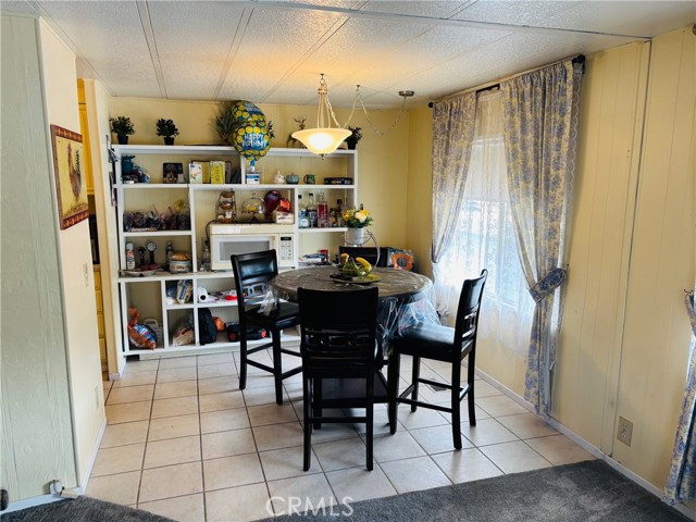 Detail Gallery Image 7 of 17 For 13393 Mariposa Rd #115,  Victorville,  CA 92395 - 2 Beds | 2 Baths
