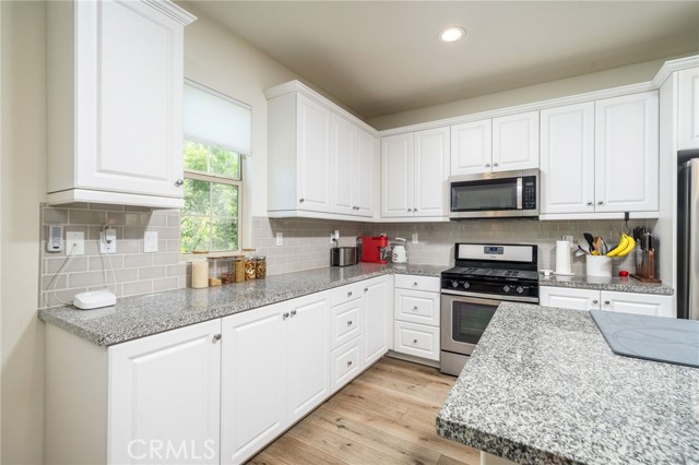 877 Orchid Way, Azusa CA: https://media.crmls.org/medias/c8549c84-0db6-4cb9-808b-e8d9a5399cc1.jpg