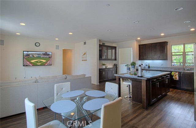 Detail Gallery Image 8 of 19 For 524 S Anaheim #1,  Anaheim,  CA 92805 - 3 Beds | 2 Baths