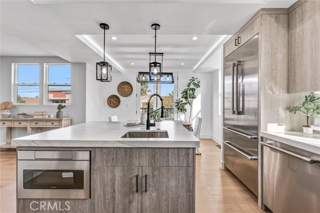 KITCHEN ISLAND WITH PREP SINK