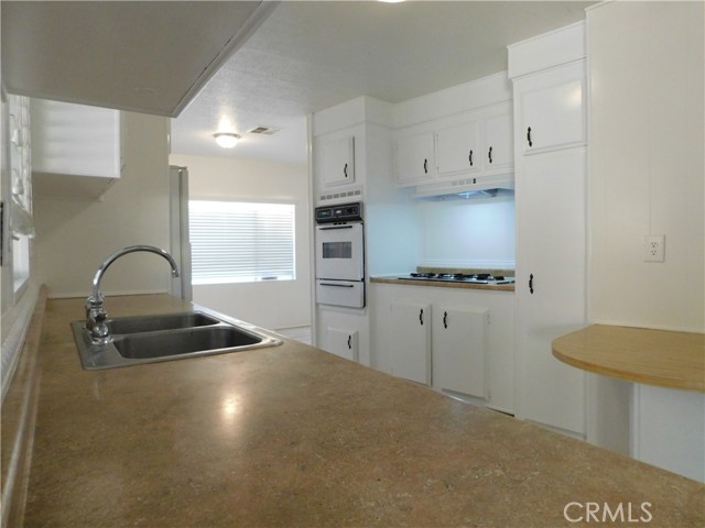 2230 Lake Park Drive, San Jacinto CA: https://media.crmls.org/medias/c855287b-b4db-41a9-8578-052b68db3ba4.jpg