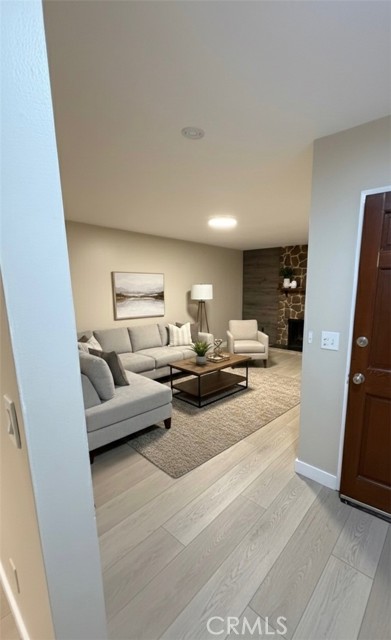 Detail Gallery Image 2 of 14 For 6942 Oxford Dr, Huntington Beach,  CA 92647 - 3 Beds | 2 Baths