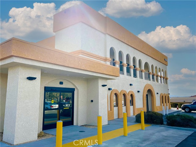 15099 Kamana Road, Apple Valley, California 92307, ,Commercial Lease,For Rent,15099 Kamana Road,CRHD22253794