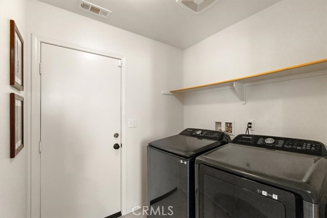905 Broadway Avenue, Barstow CA: https://media.crmls.org/medias/c857ce7c-30f6-4ef2-a5fe-3df47fb30301.jpg