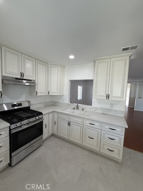 9762 Stanwin Avenue, Arleta CA: https://media.crmls.org/medias/c858ac62-84dc-468d-8444-5a4b898bc2f2.jpg