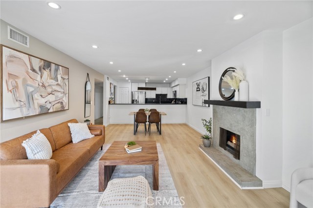 1940 N Highland Avenue, Los Angeles CA: https://media.crmls.org/medias/c858ac9d-d4d2-4156-bead-a4b4195a80c3.jpg