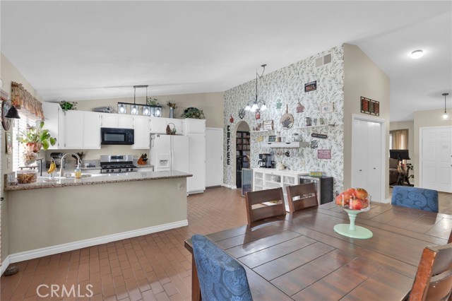 11359 Courtside, Victorville CA: https://media.crmls.org/medias/c858bdfc-58b5-4a9c-b43f-1b1f208dabd0.jpg