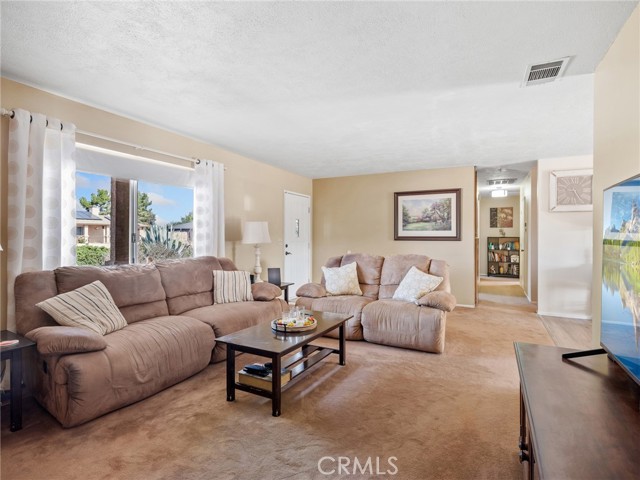 Detail Gallery Image 9 of 40 For 13397 Applewood Rd, Apple Valley,  CA 92308 - 3 Beds | 2 Baths