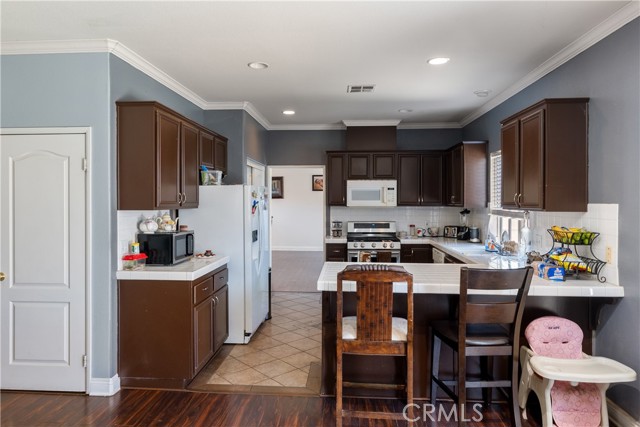 945 Newport Drive, San Jacinto CA: https://media.crmls.org/medias/c858dc58-30c7-477d-9b4d-42d7ebfc483c.jpg