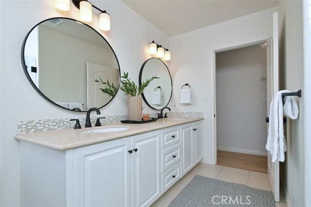 12614 Morrison Street, Valley Village CA: https://media.crmls.org/medias/c8591d88-c5c1-4adc-8cba-4e6235102a0f.jpg
